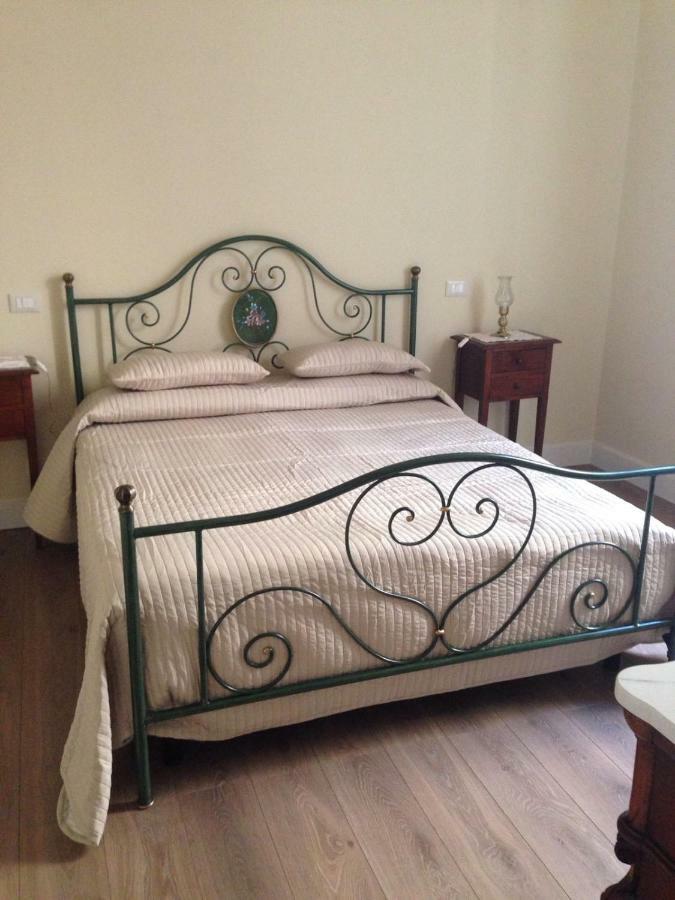 דירות אלבניה Residenza D'Aste מראה חיצוני תמונה